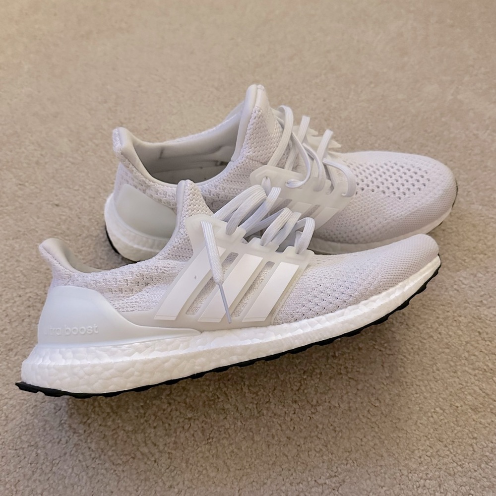 Men’s Adidas Ultraboost 5.0 size 11 White